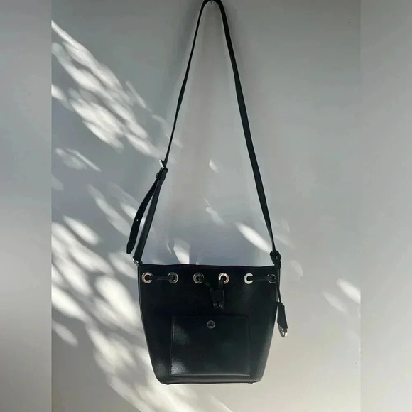 Michael Kors ,Greenwich Medium Bucket Leather Bag - Picture 3 of 7